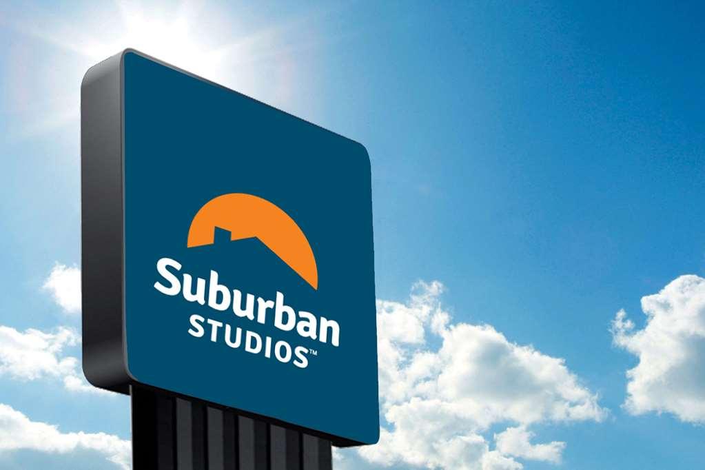 Suburban Studios Pueblo North 外观 照片